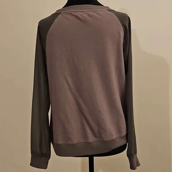 Neiman Marcus Dressy Grey Raglan Top With Long Sheer Sleeves - Picture 5 of 8